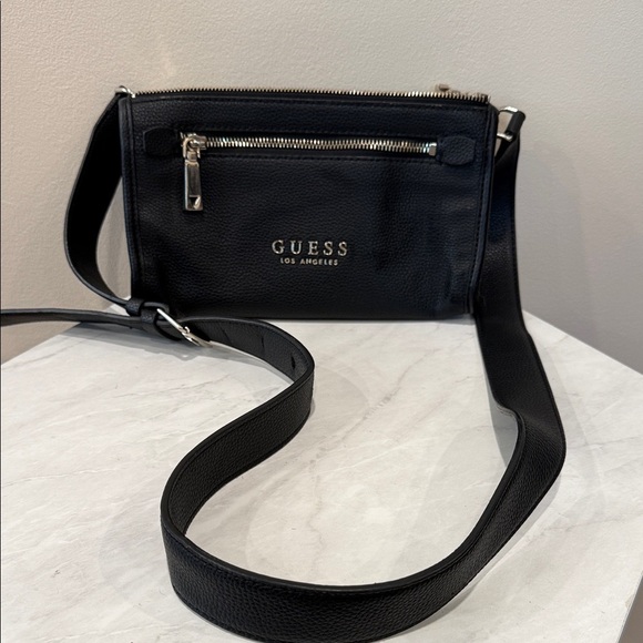 Guess Handbags - 🔥GUESS Elegant Black Crossbody Bag🔥